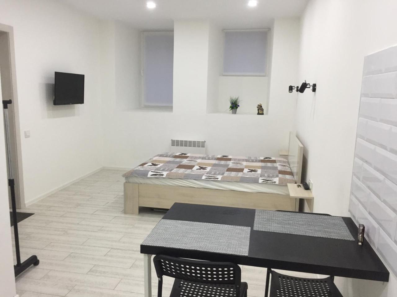 חרסון Small Underground Apartment At The Center מראה חיצוני תמונה